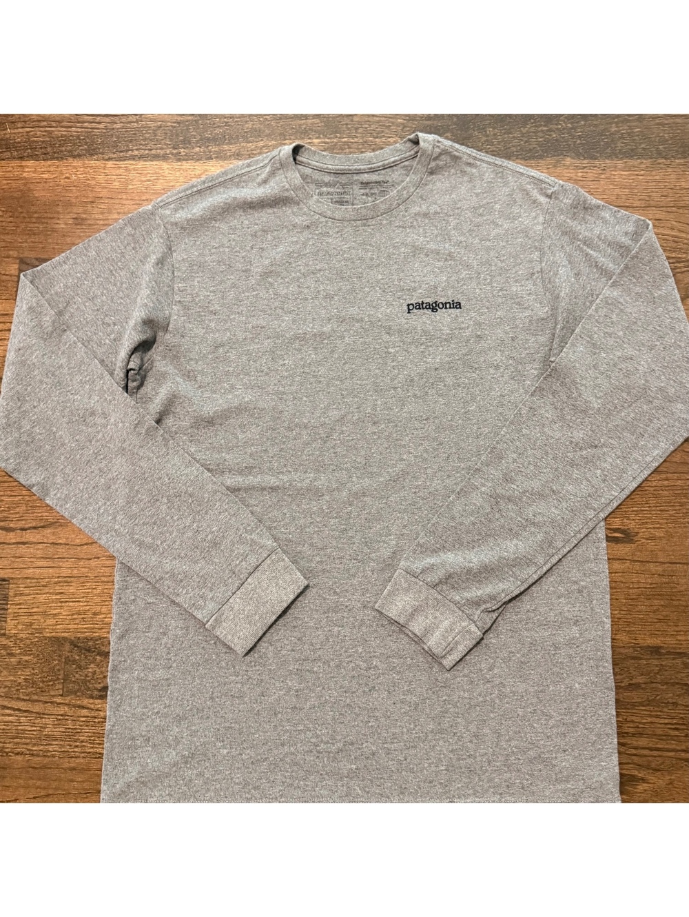 Patagonia Men's Long Sleeve Grey T-Shirt With Logo On Back Size Small